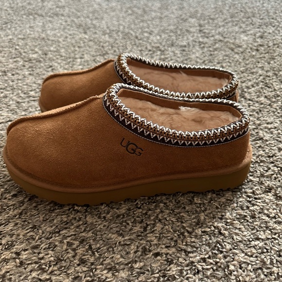 UGG Shoes - Uggs tasman slippers